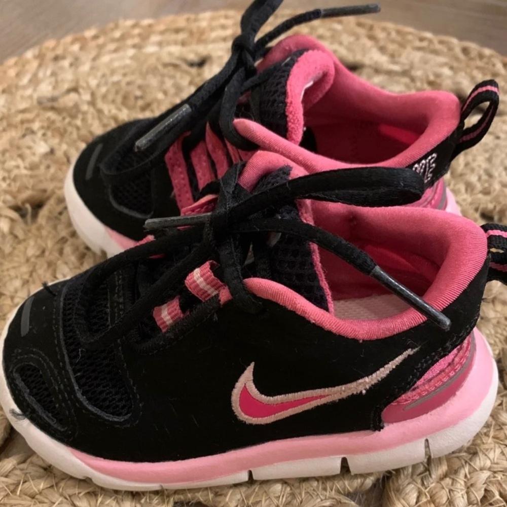 Nike - Picture 2 of 6